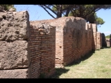 07566 ostia - regio i - insula xiii - molino (i,xiii,4) - raum (17) - korridor - nordseite - ri osten - 06-2024.jpg